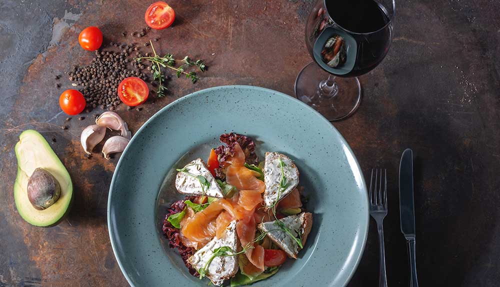 ¿Vino tinto y pescado? ¡Sí! Aprende cómo maridarlos